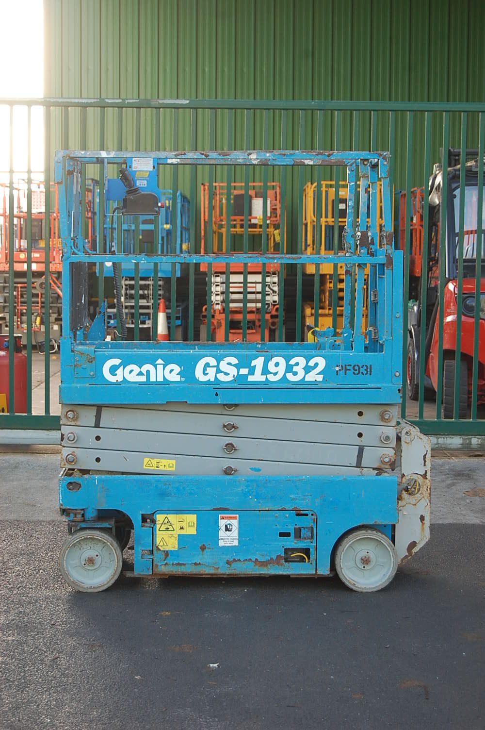 2010 Genie 1932 Electric Scissor Lift 7.8m