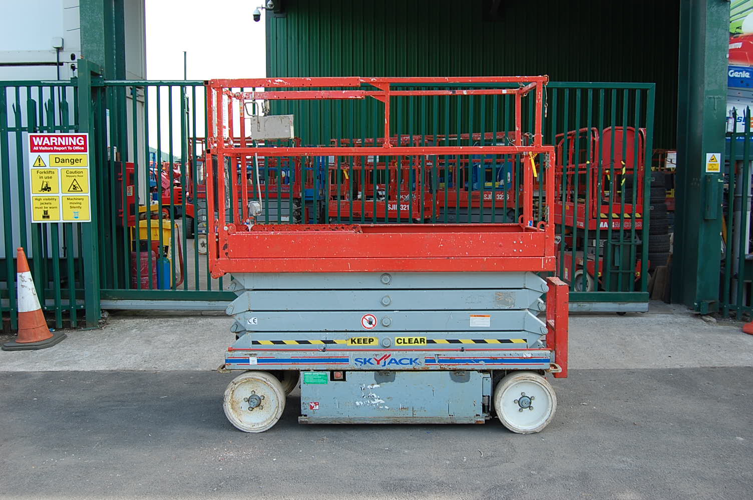2010 Skyjack 3226 Electric Scissor Lift 9.9m