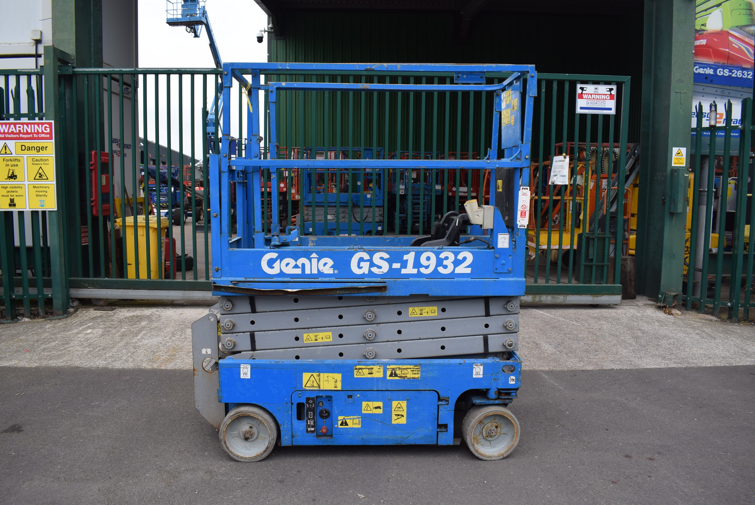 2004 Genie 1932 Electric Scissor Lift 7.8m