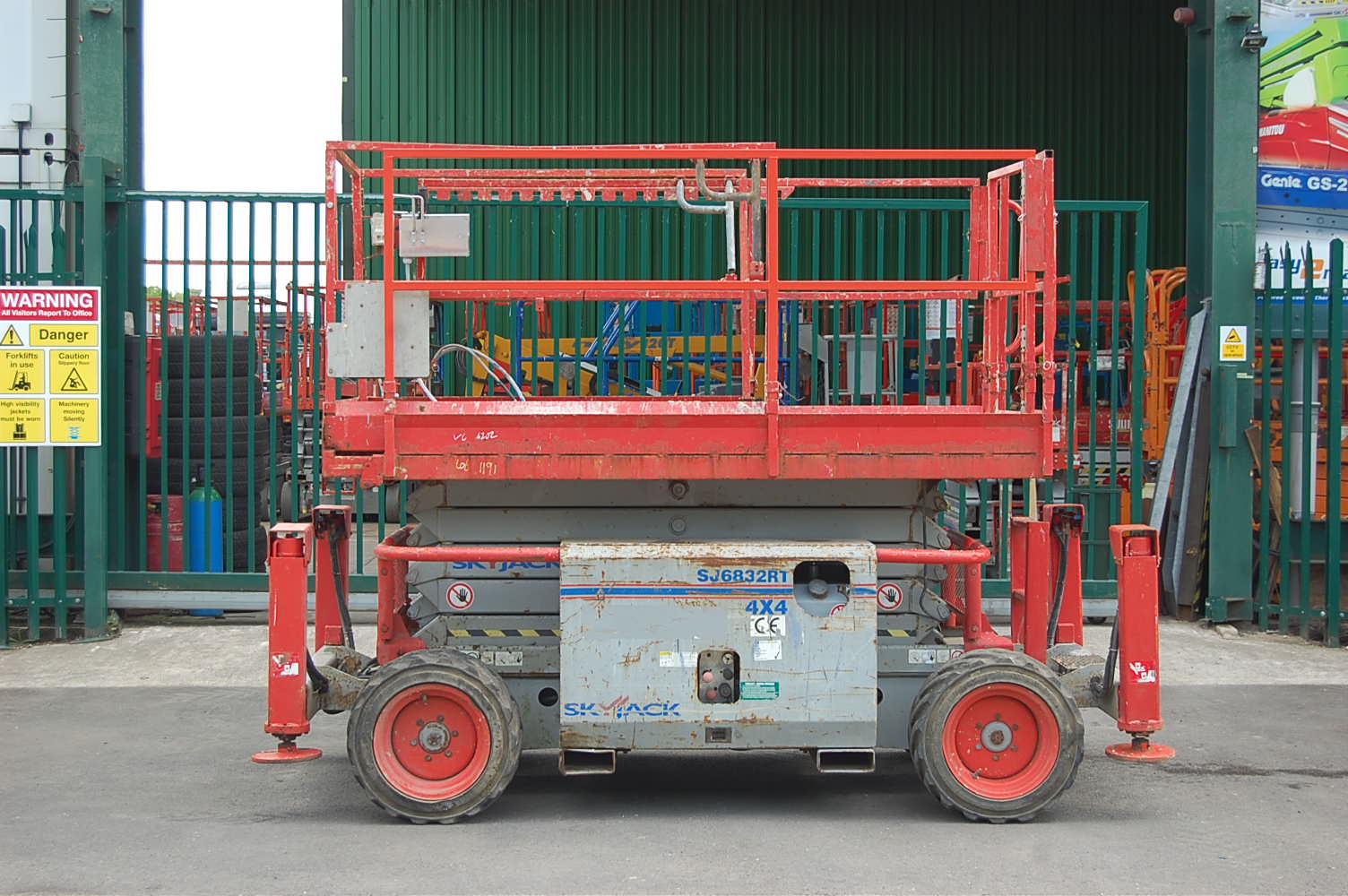 2008 Skyjack 6832RT Diesel Rough Terrain Scissor Lift 11.75m