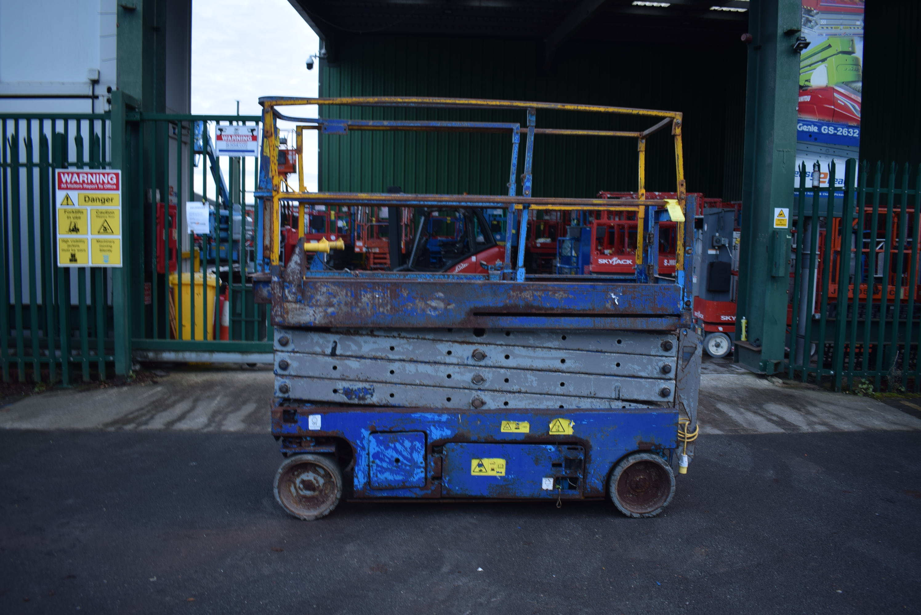 2007 Genie 2632 Electric Scissor Lift 9.75m