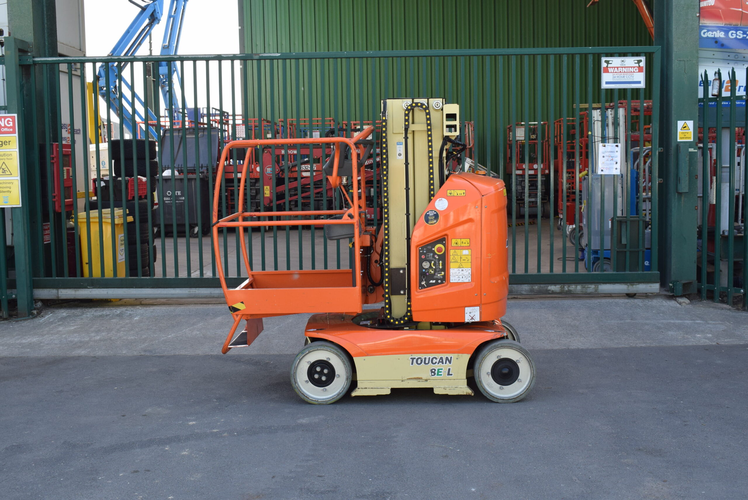 2018 JLG 8E Electric Mast Lift 8m