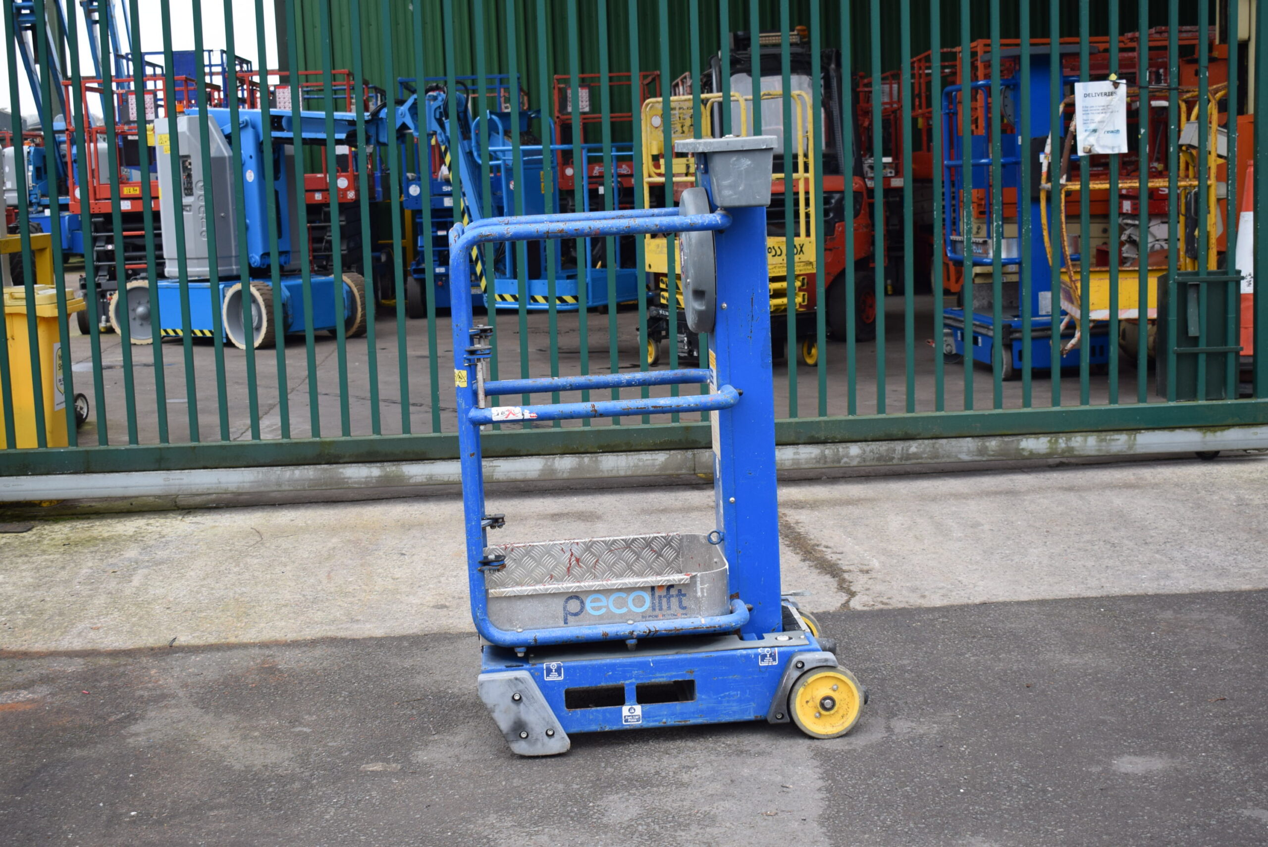2015 Power Tower Pecolift Lightweight Mast Lift 3.5m