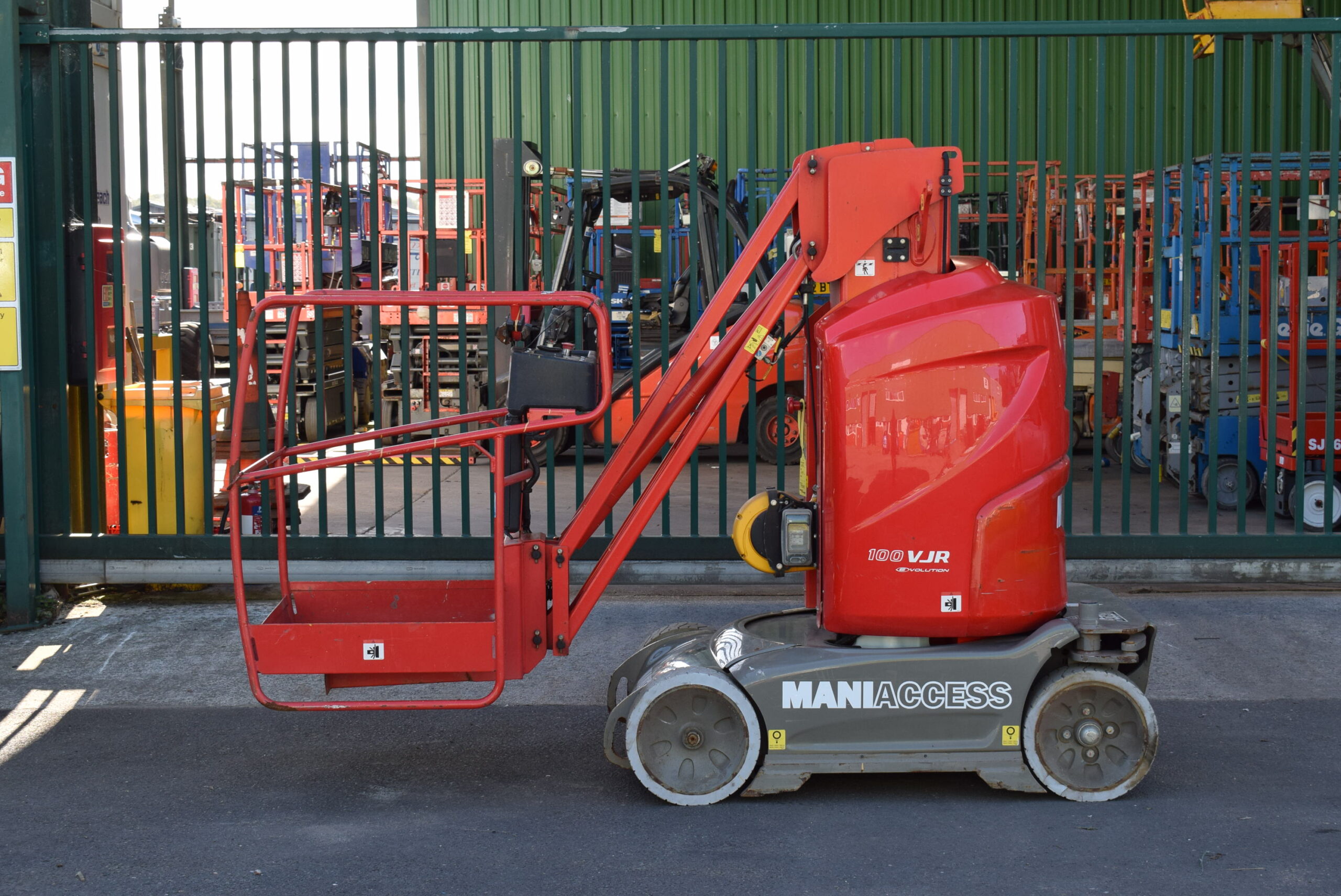 2018 Manitou 100VJR Electric Mast Lift 9.85m