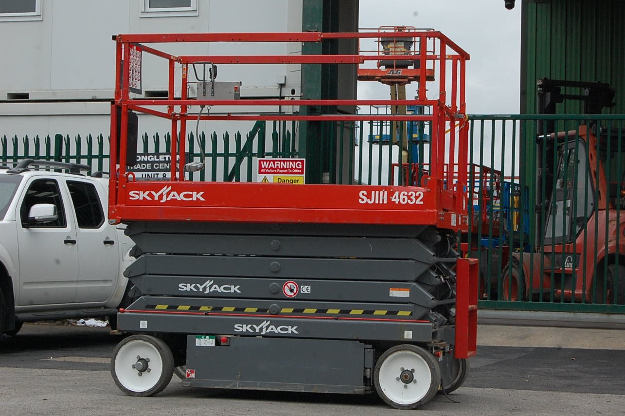 2015 Skyjack 4632 Electric Scissor Lift 11.75m