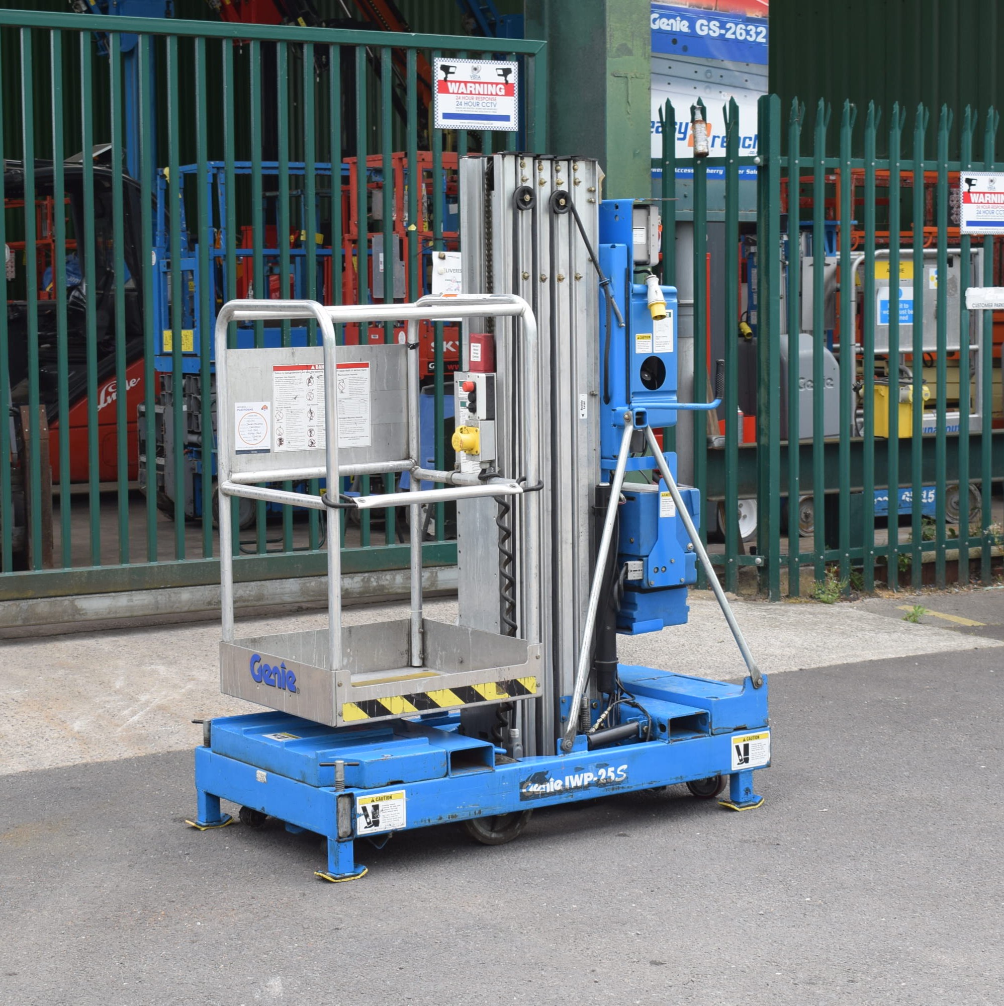 1996 Genie IWP25S Pusharound Mast Lift 9.44m